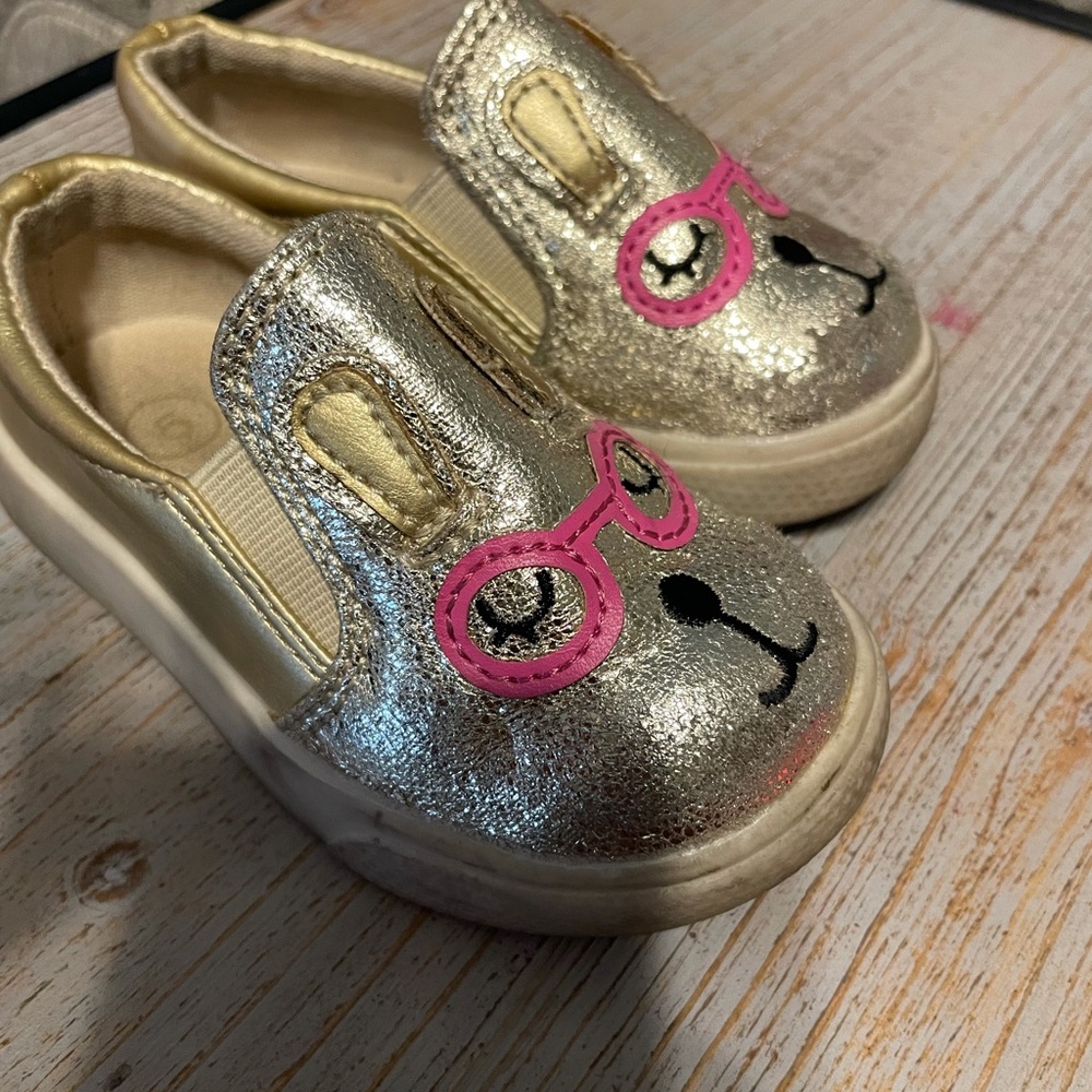Toddler puppy dog gold shoes size 5